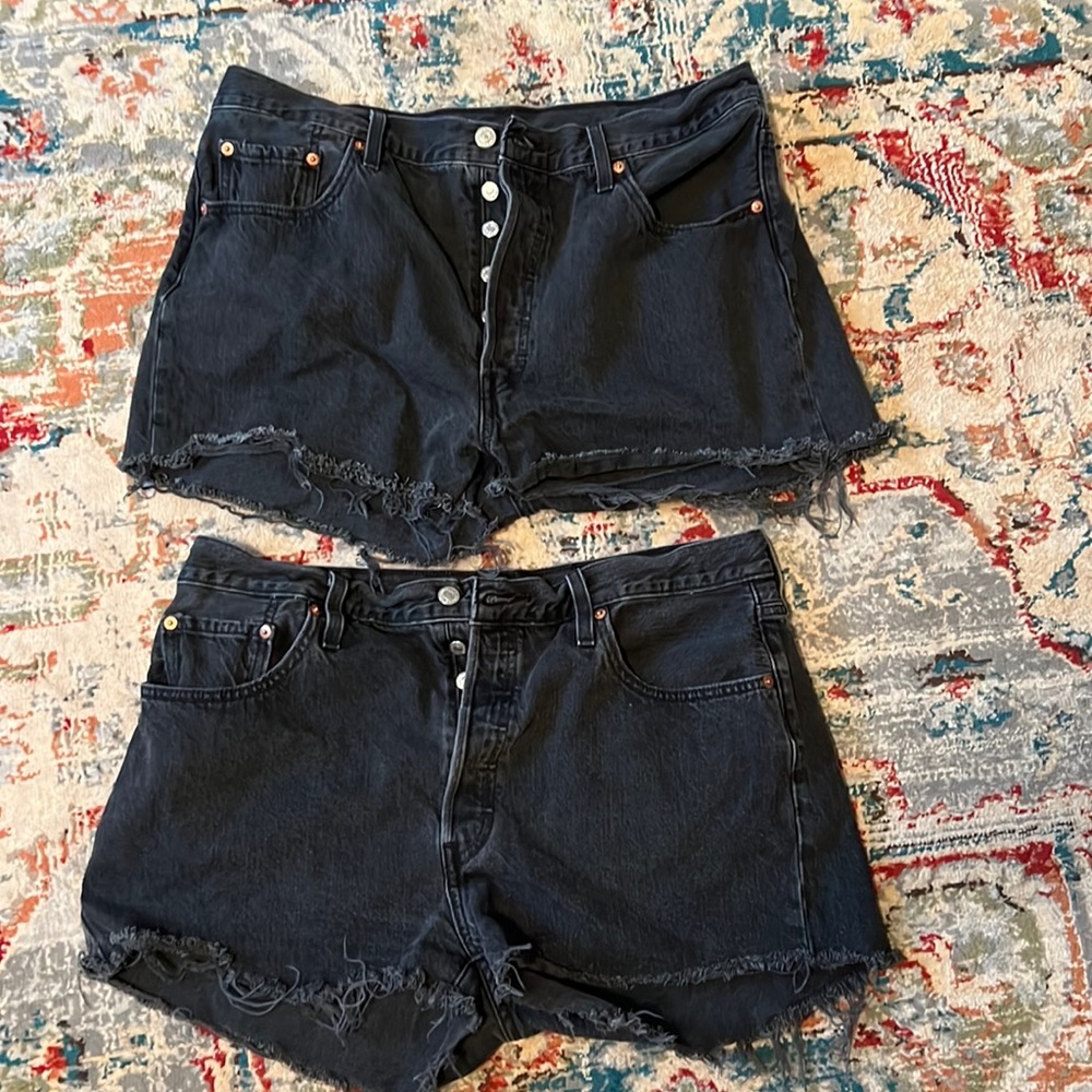 2 pairs of Levi 501 shorts